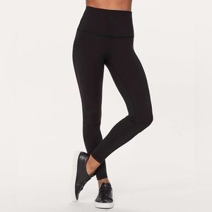 Lululemon Wunder Under in a 28” size 4